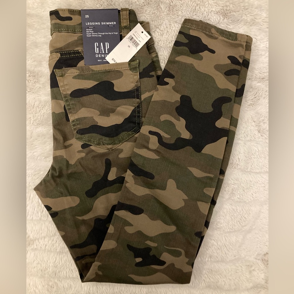 Brand New With Tags GAP Cropped Denim Camo Jeans, sz 25